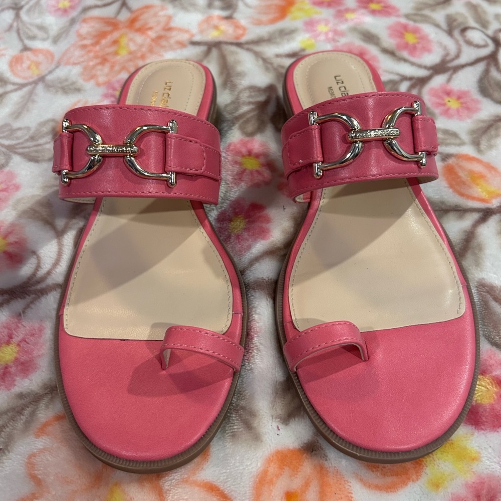 Bundle: black and pink Buckle Sandals
Can buy separately ✨
Size: 6 W